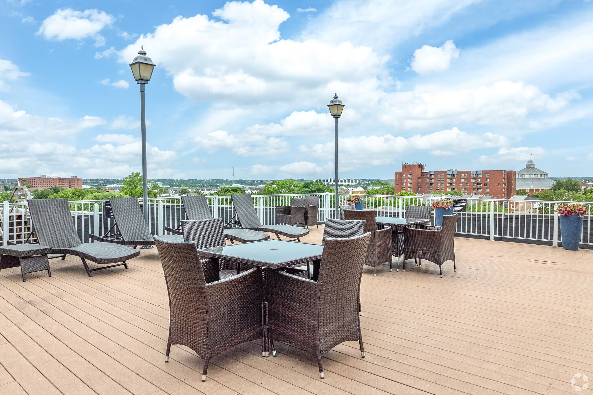 Building Photo - 121 S Fremont Ave