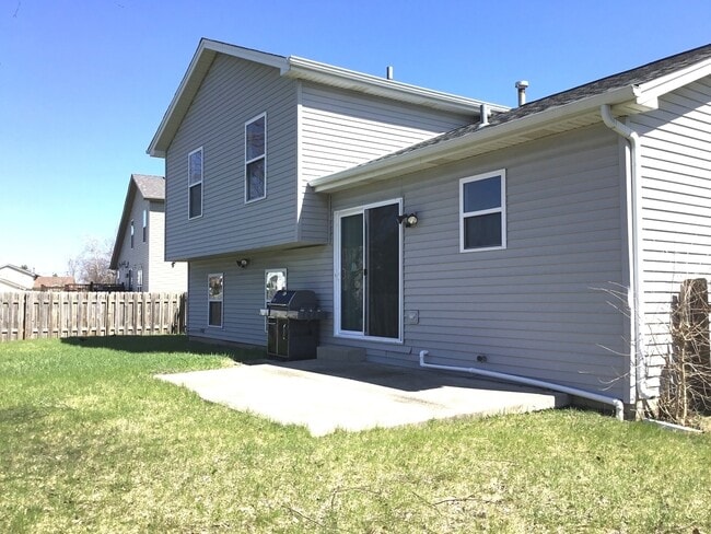 Building Photo - 1509 Green Trails Dr