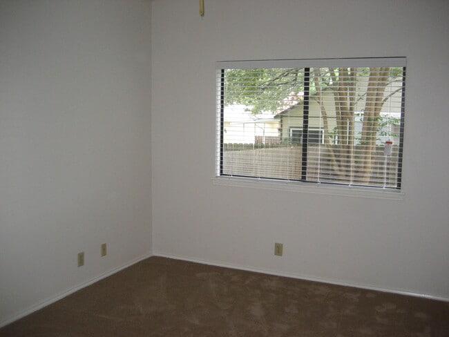 Building Photo - CUTE 3 BEDROOM IN NORTHSIDE ISD***GREAT FL...