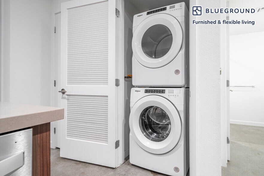 Building Photo - 101 River Pk Dr