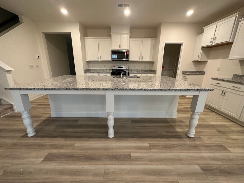 Building Photo - 38 Nailsworth St