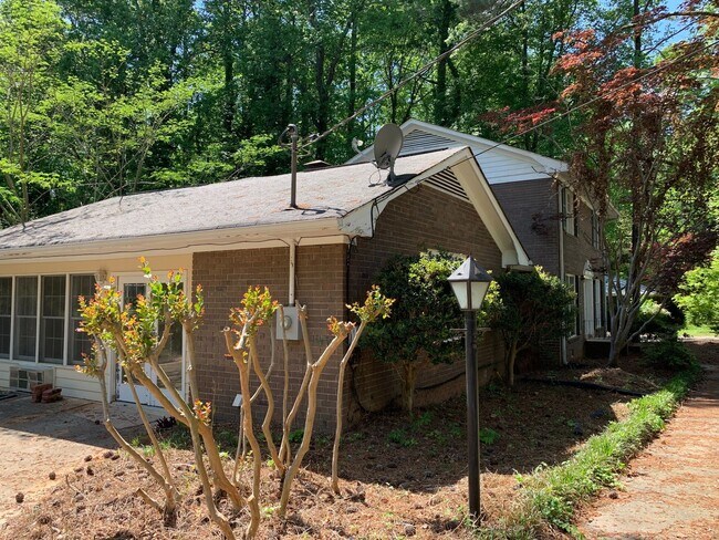 Building Photo - 4 BR 3 BATH in Cedar Creek!