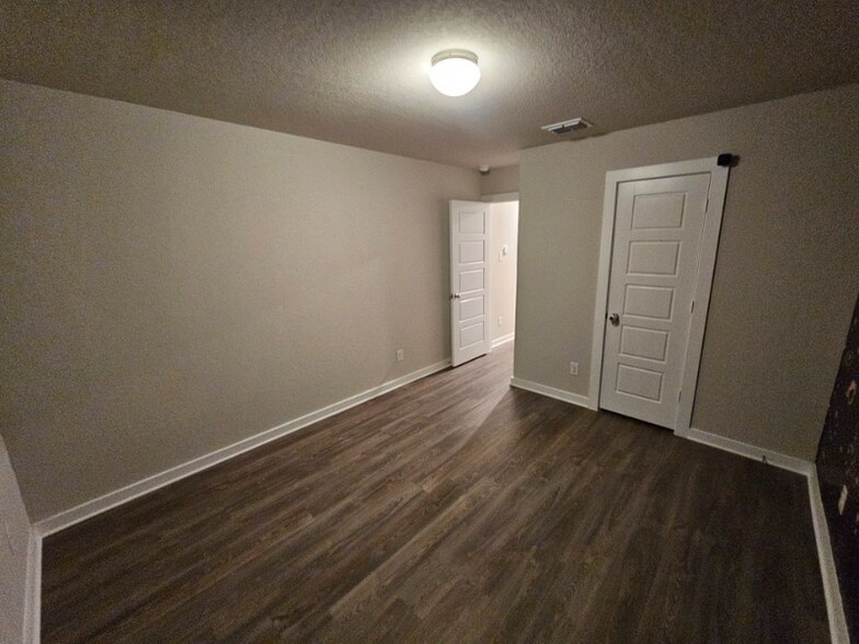 Building Photo - 6906 Emerald Valley