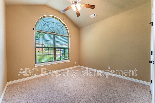 Building Photo - 126 S Angus Ln