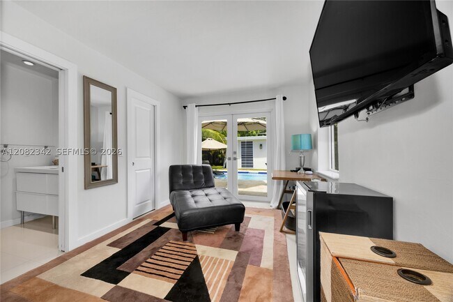 Building Photo - 6843 SW 53rd St