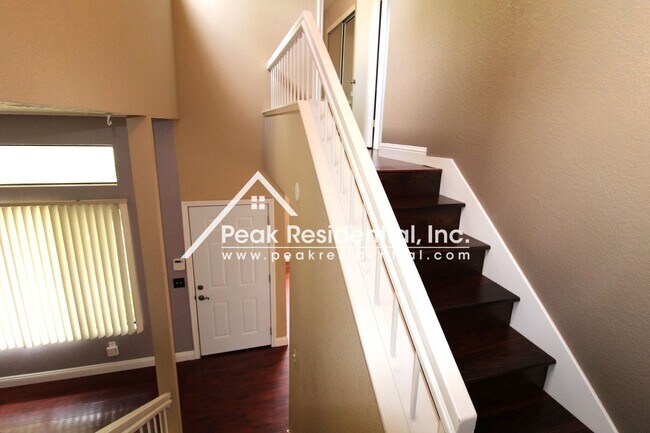 Building Photo - Spacious 3bd/2.5ba Antelope Home with 2 Ca...
