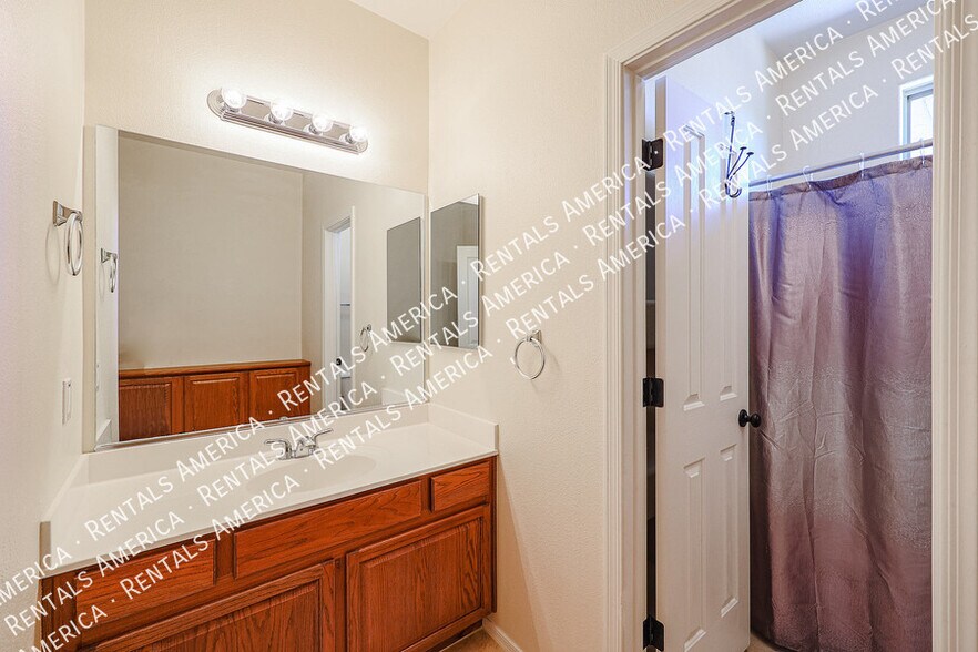 Building Photo - 16021 W Custer Ln