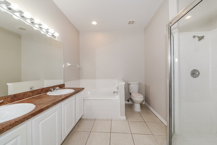 Building Photo - 12323 Hollybush Terrace