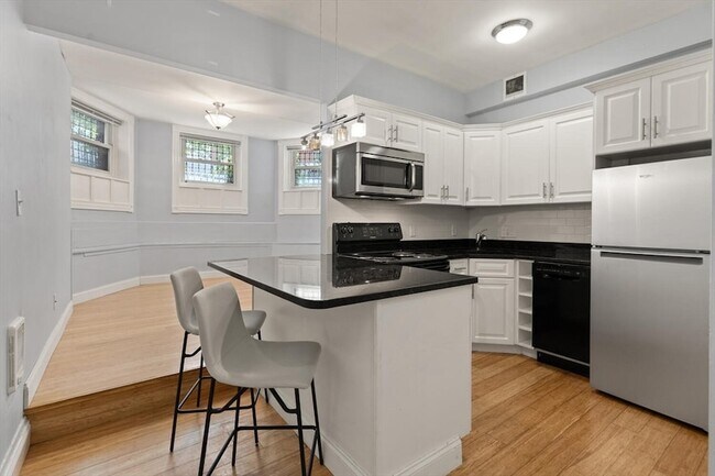 Building Photo - 35 Bay State Rd