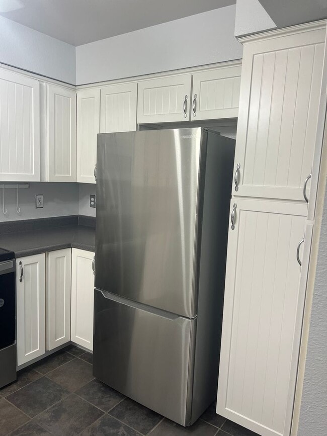 Building Photo - 55+ Home in Oceana Mission 1, Private End Unit!