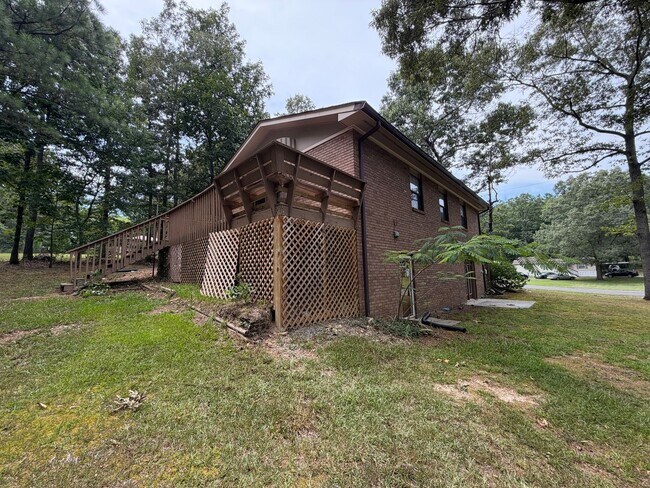 Building Photo - Large 4/2 with finished basement/bonus room- $1,895