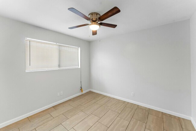 Building Photo - 5535 Ackerfield Ave