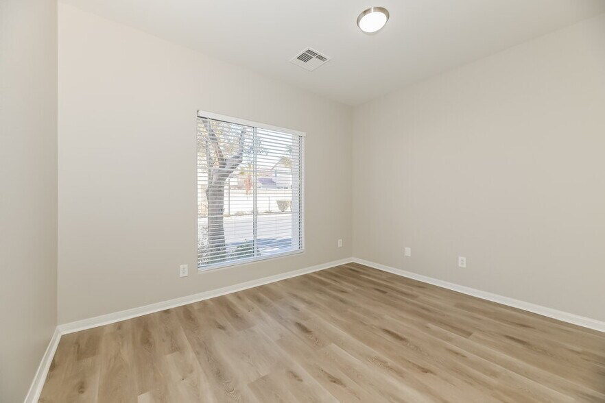 Building Photo - 10843 Colour Magic St