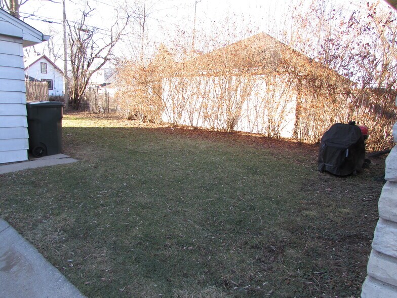 Building Photo - 1233 S 87th St