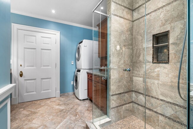 Building Photo - 5135 Ellsworth Ave