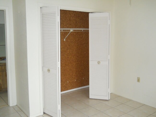 Building Photo - 6247 Spring Hill Dr