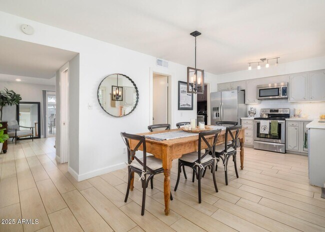 Building Photo - 4001 E Campbell Ave