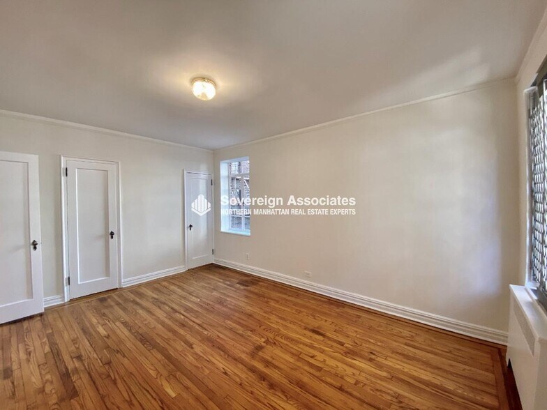 Building Photo - 135 W 225th St
