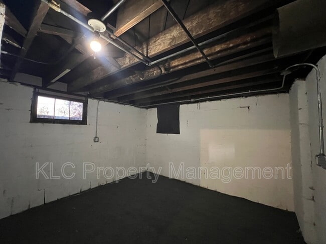 Building Photo - 2222 E 12th St