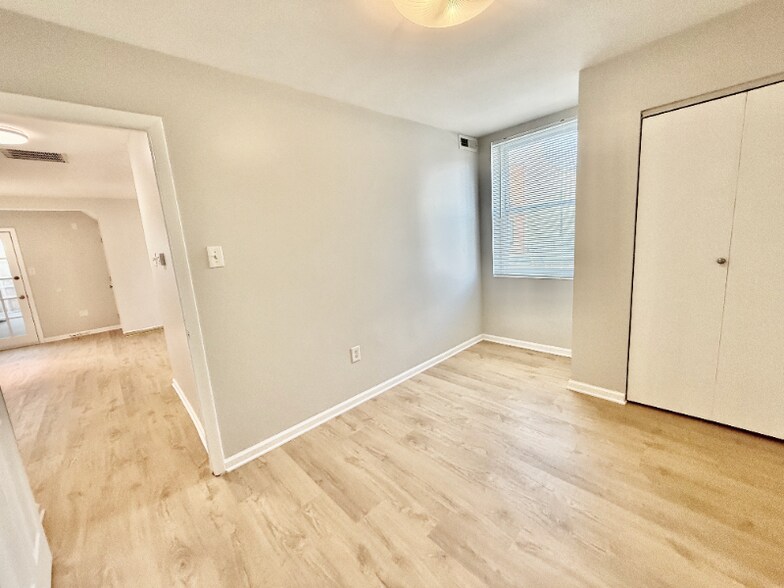 Building Photo - 2602 E Lehigh Ave