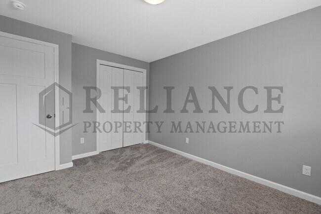 Building Photo - 1558 N Aster Cir