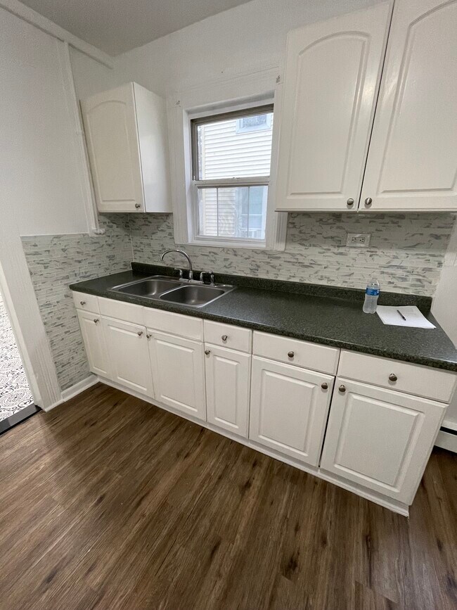 Building Photo - 260 Sheridan St