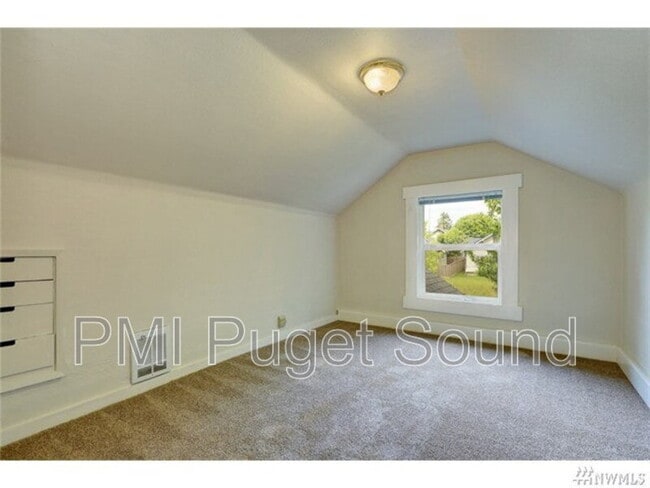 Building Photo - 1108 S Ridgewood Ave