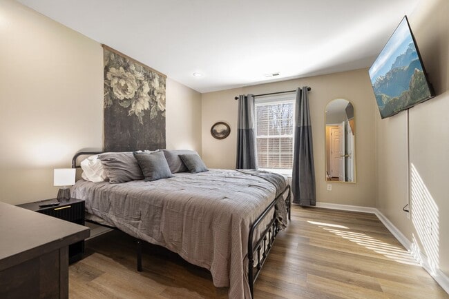 Building Photo - 707 Bagwell Ct