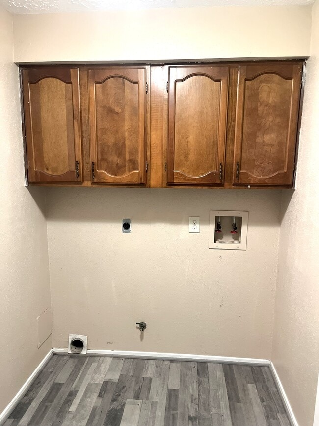 Building Photo - 17323 Camberwell Green Ln