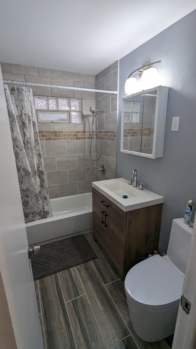 Building Photo - 616 White Oak Dr