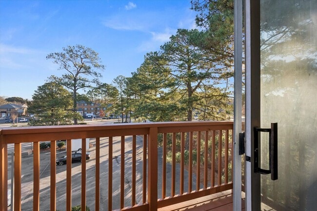 Building Photo - 2BR/2BA Condo Near Langley AFB