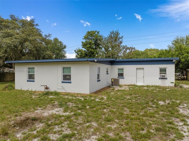 Building Photo - 4255 Wee St