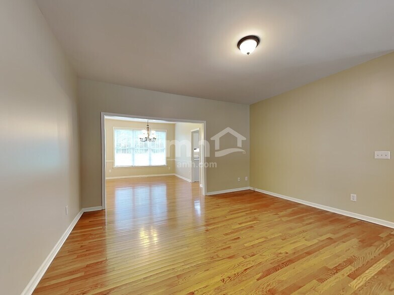 Building Photo - 3915 Red Hill Ct