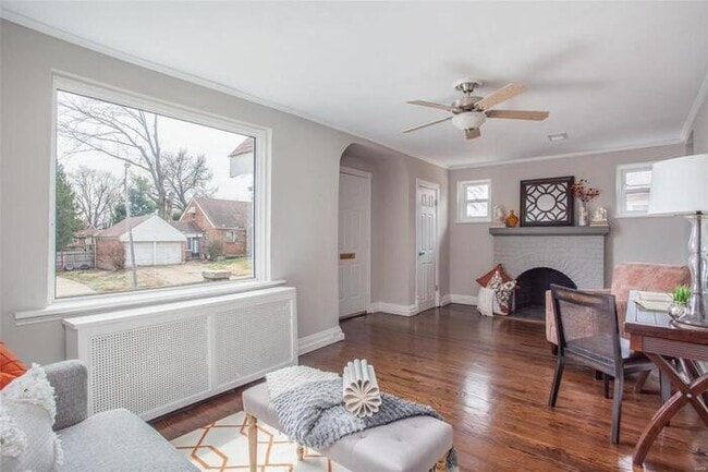 Building Photo - Fantastic 3bd/2ba home! Coming soon!