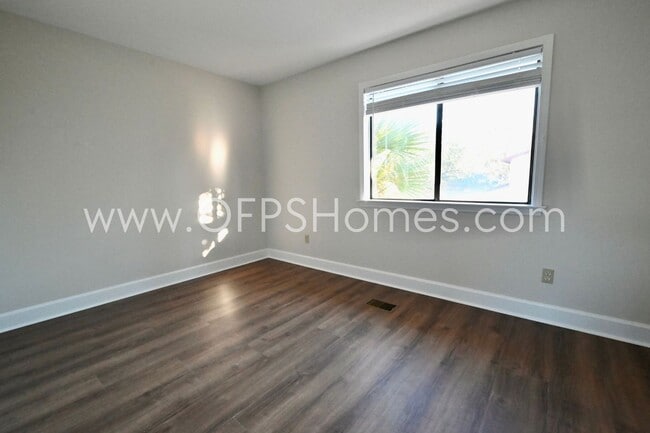 Building Photo - 710 Legion Dr