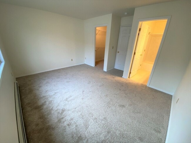 Building Photo - 2 Bed 1.5 Bath Condo! W/S/G/Lawn Care Included!