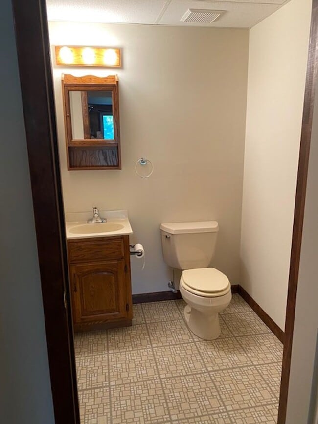 Building Photo - 3 bedroom 4 bathroom home in Lancaster tow...