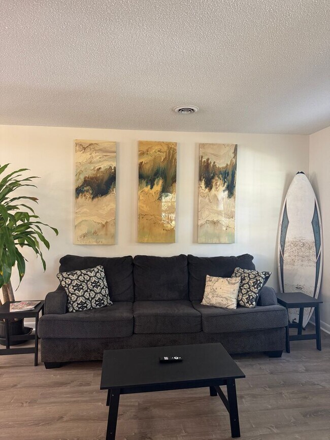 Building Photo - FULLY FURNISHED Wooded Oak Island area  3 ...