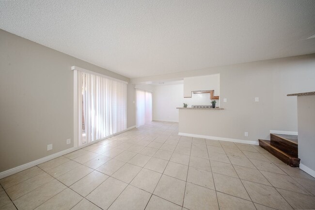 Building Photo - 2617-2619 E 17th St