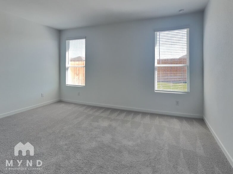 Building Photo - 10554 Ysasmendi Rdg