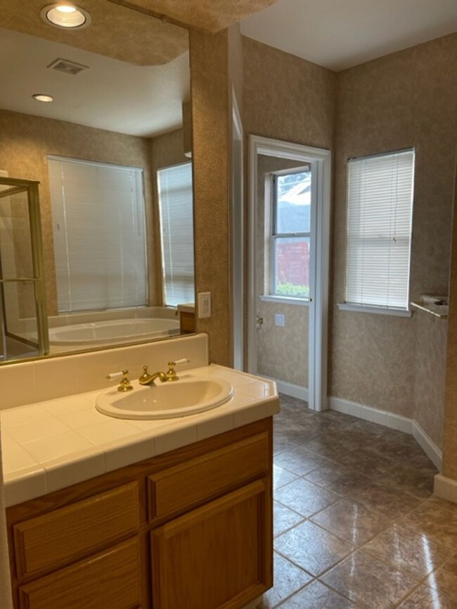 Building Photo - Turnkey Home, Ready For New Occupants!