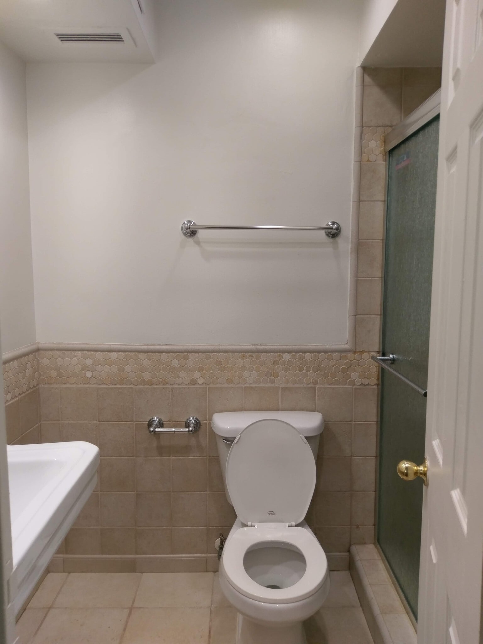 Bathroom 1 - 540 Kelton Ave