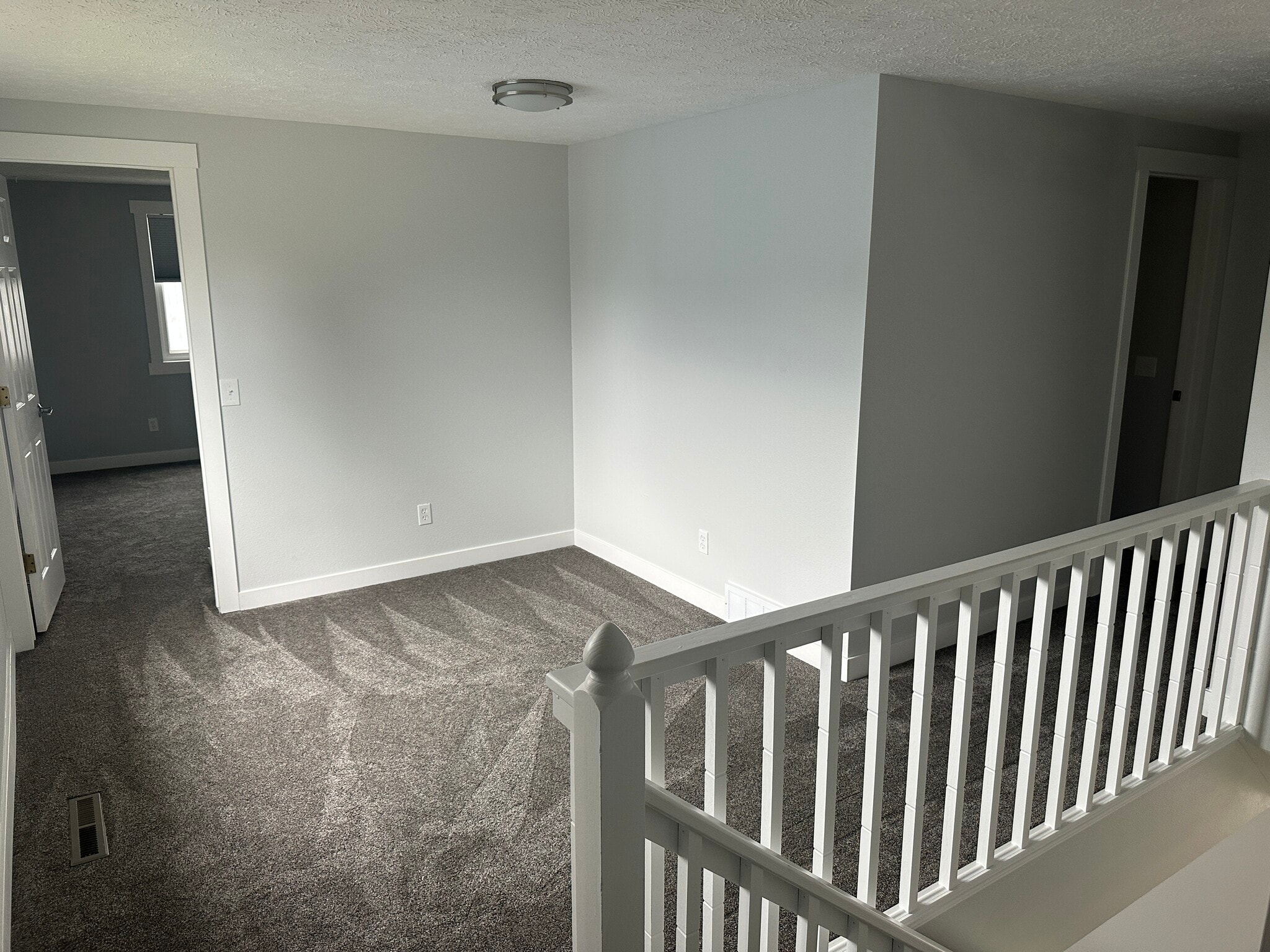 Upstairs landing 1 - 3524 English Court