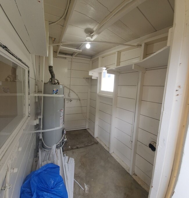 Building Photo - Views of Morro Bay in this cozy hillside cottage!