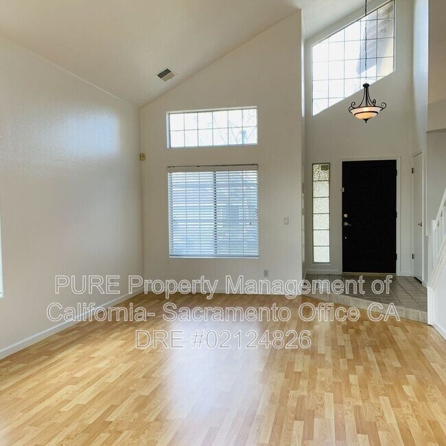 Building Photo - 5004 Hidden Meadow Way