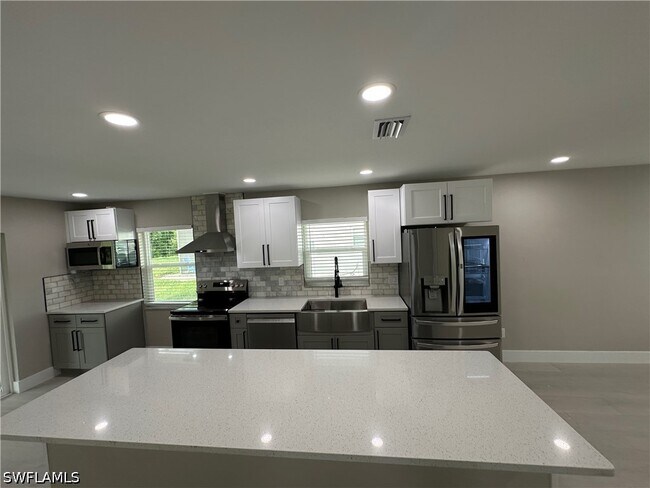 Building Photo - 9155 Seville Rd