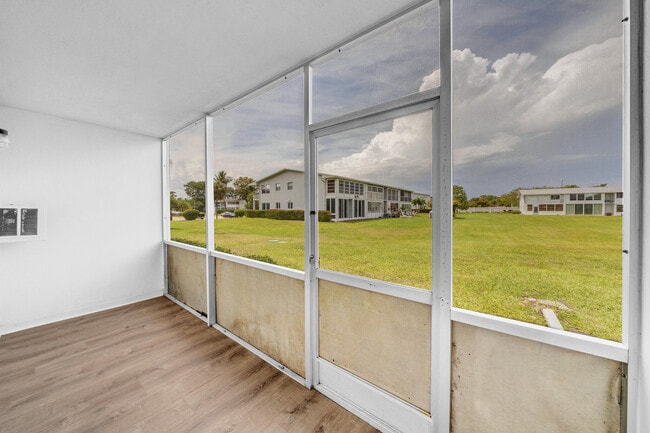 Building Photo - 127 Westbury E