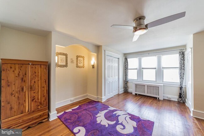 Building Photo - 207 W 11th Ave