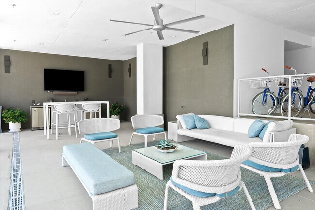 Building Photo - 435 Bayshore Dr