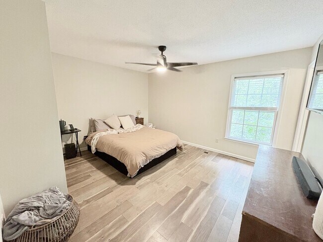 Building Photo - 415 Mayfield Dr